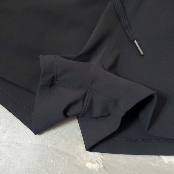 NWOT Lululemon On the Fly Short. 2.2" Inseam. Black. Size 8. - Picture 11 of 13